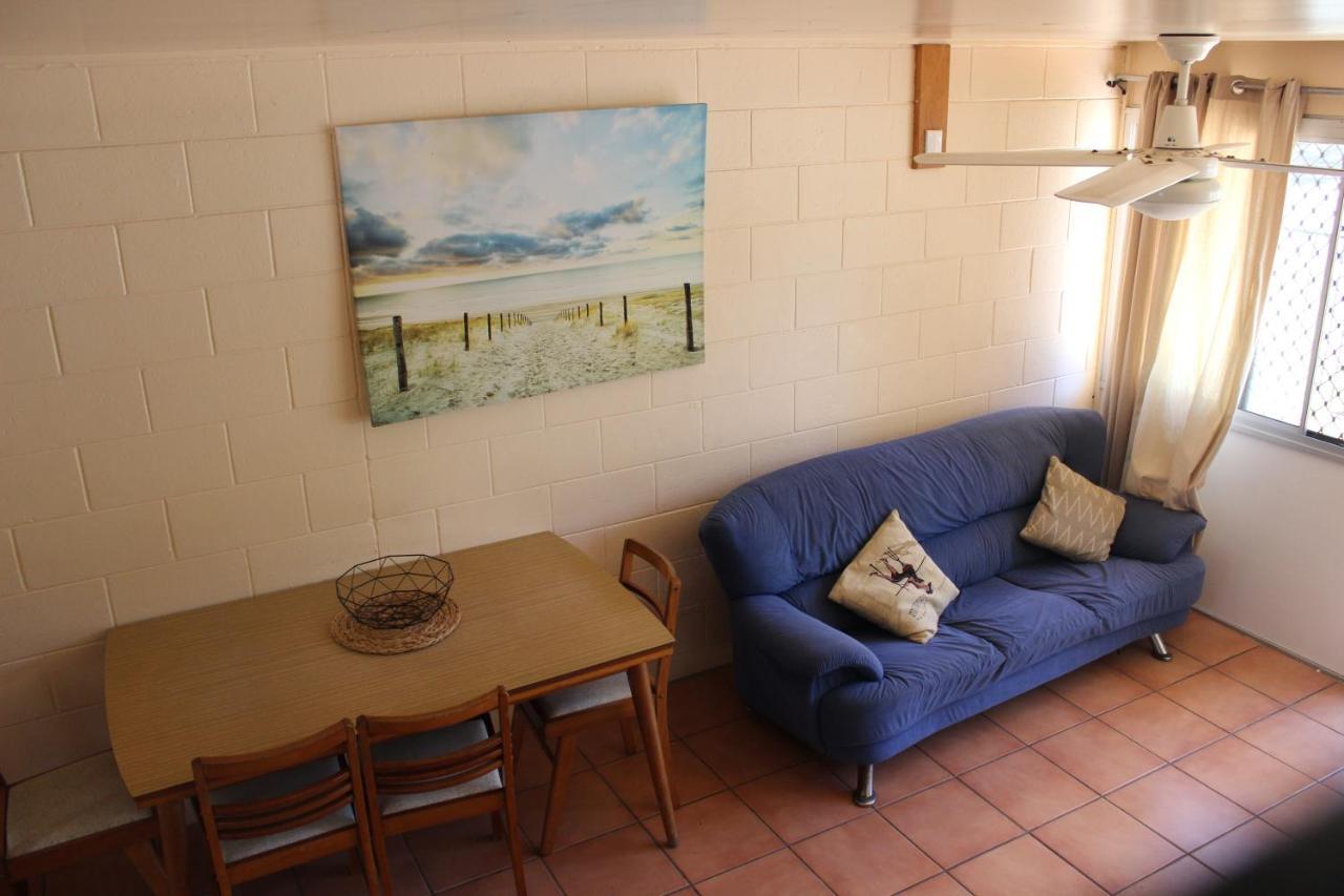Pippies Beachhouse Backpackers Rainbow Beach Exteriör bild